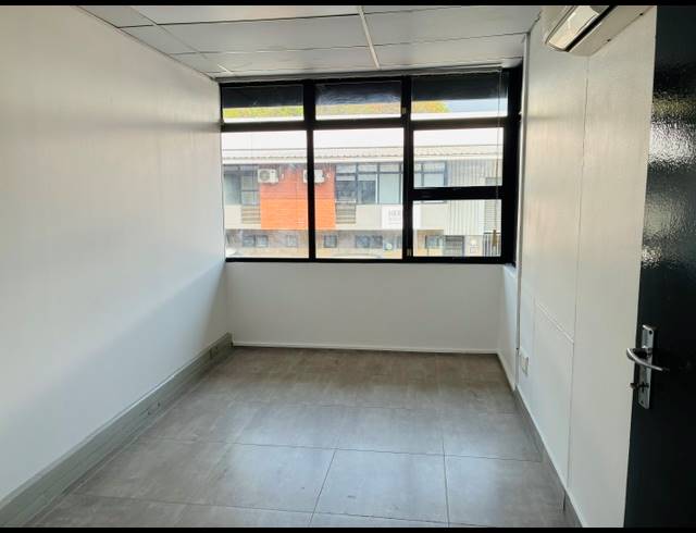 296M² WAREHOUSE TO LET IN RED HILL